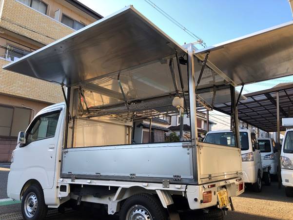 トラック, 屋外, 建物, 自動車 が含まれている画像

自動的に生成された説明