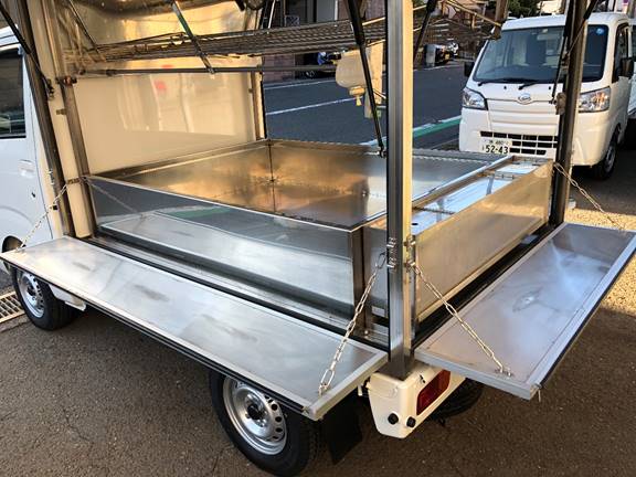 自動車, 輸送, 屋外, 建物 が含まれている画像

自動的に生成された説明
