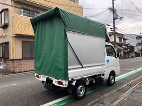 屋外, 道路, 建物, グリーン が含まれている画像

自動的に生成された説明