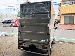 屋外, トラック, 車, 座る が含まれている画像

自動的に生成された説明