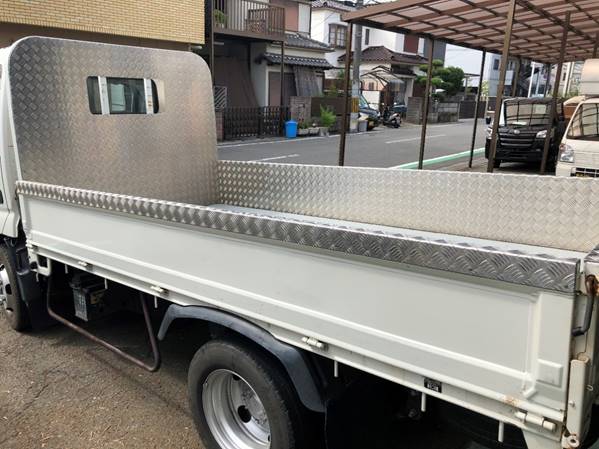 建物, トラック, 車, 屋外 が含まれている画像
自動的に生成された説明